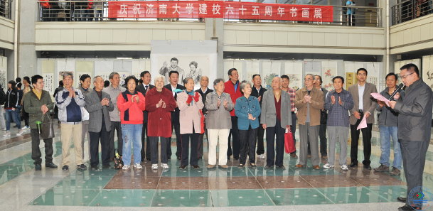 beat365体育官方网站65周年校庆之际,10月16日上午,由学校工会、离退休工作处和校书画协会共同举办的庆祝beat365体育官方网站建校六十五周年书画展在第十教学楼一楼展厅成功举办。