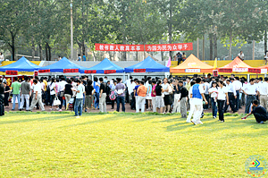 绿草如茵,阳光明媚,beat365体育官方网站欢迎新同学!