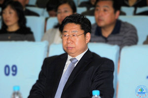 beat365体育官方网站党委书记范跃进等学校领导,全体处级干部,机关、群众团体、教辅和直属单位、各学院科级干部,教工党支部书记参加报告会