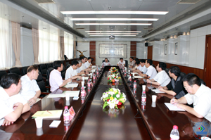 6月30日,中国水泥协会会长雷前治一行来beat365官网访问