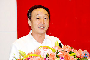 全国道德模范、全国劳动模范,青岛港前湾集装箱码头有限责任公司固机部经理许振超